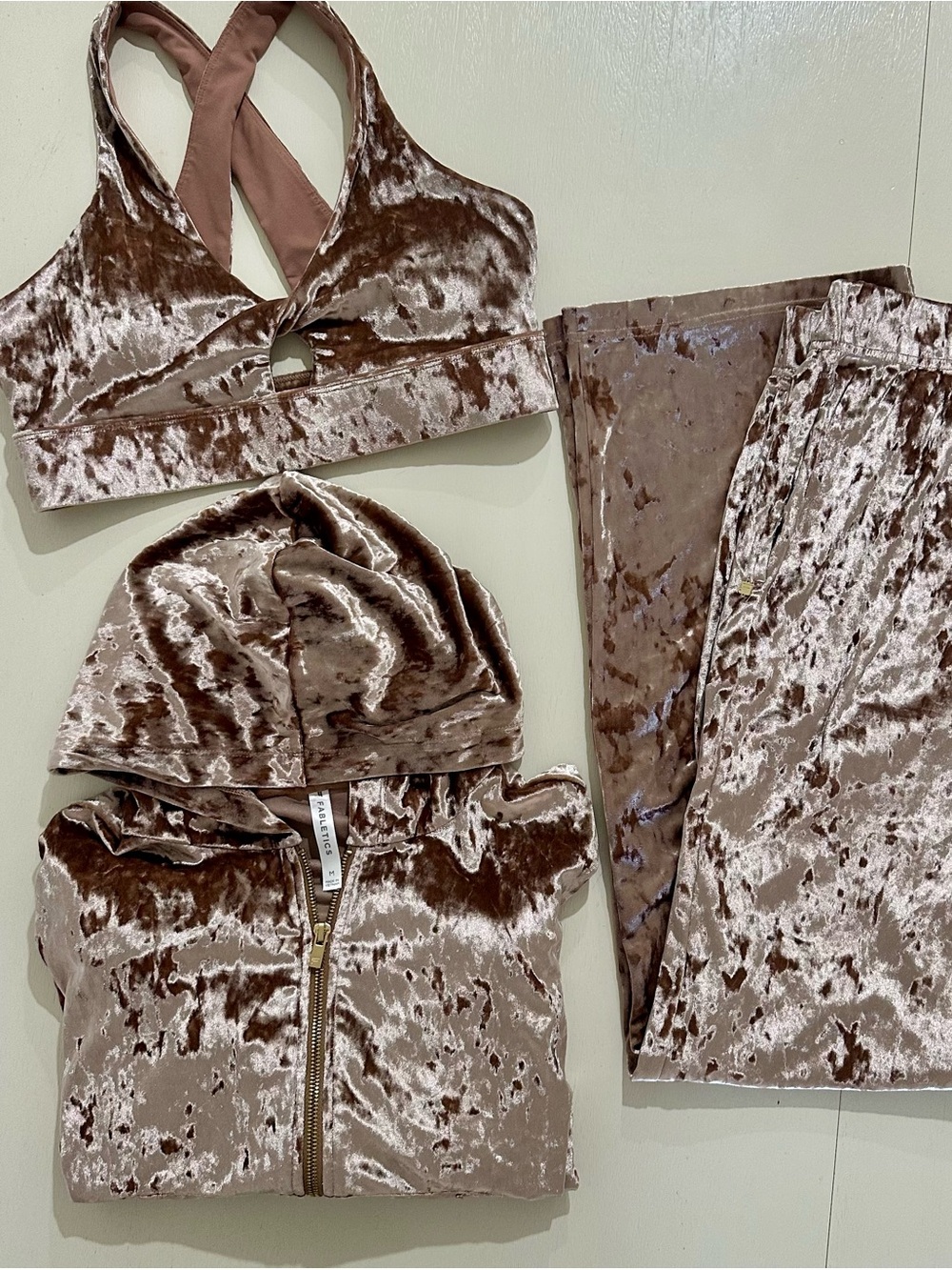 Fabletics Oasis crushed velour gym set, soft shimmery brown, SIZE M